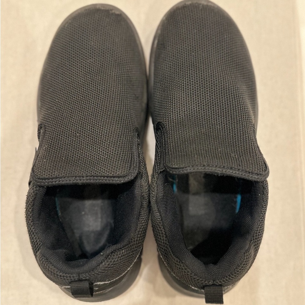 Boys Black Slip On Sneakers SZ 4